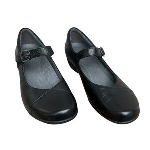 Dansko Fawna Mary Jane’s in black milled Napa Leather. SZ. 38